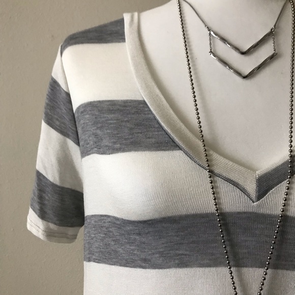 🌸Striped Tee🌸 - Picture 2 of 3